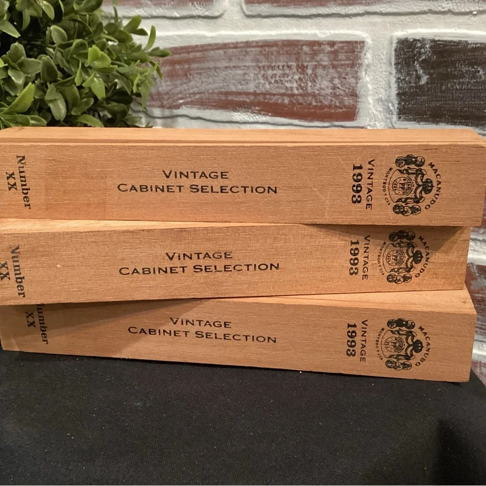 Vintage set of 3 individual Cigar Boxes dated 1993 - Very Unique Boxes - Nice